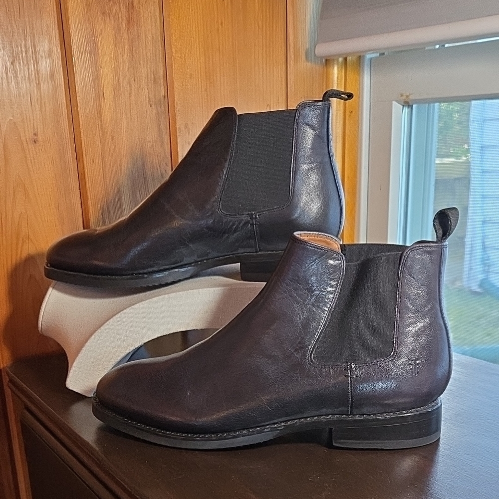 Frye Chelsea Black Leather Pull-on Ankle Boots New Never Worn!